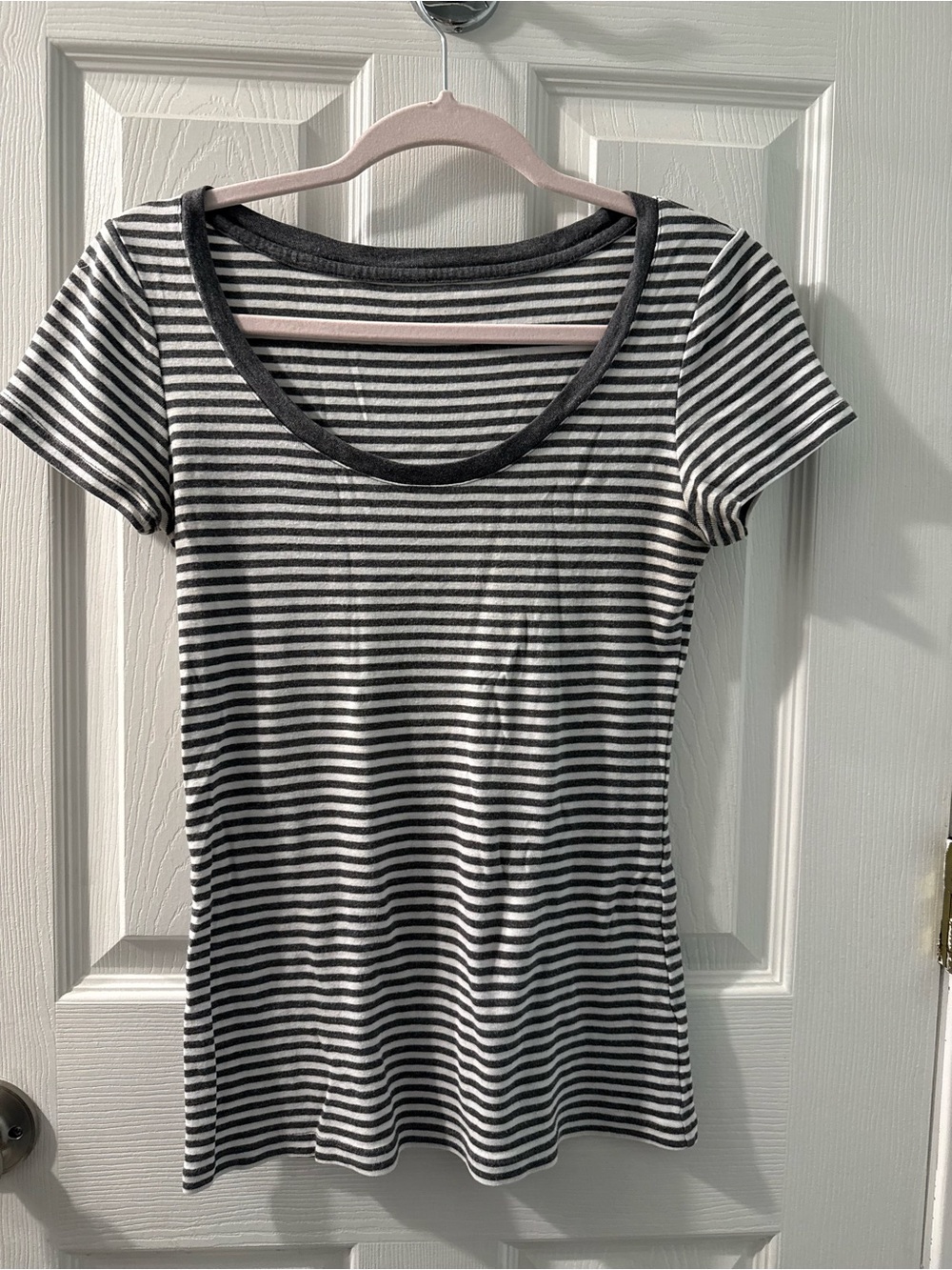 Striped Scoop Neck Short Sleeve Top - Black & Dark Grey